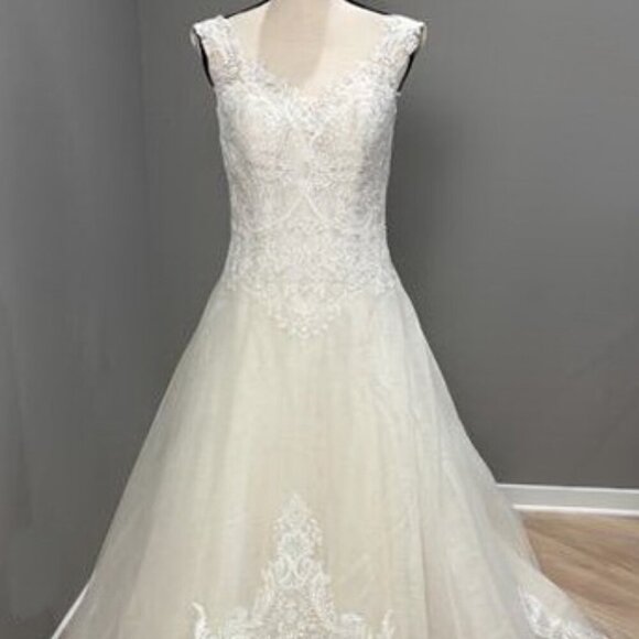 Justin Alexander Sand Nude Lace Portrait Neckline and Tulle Skirt - Picture 1 of 5